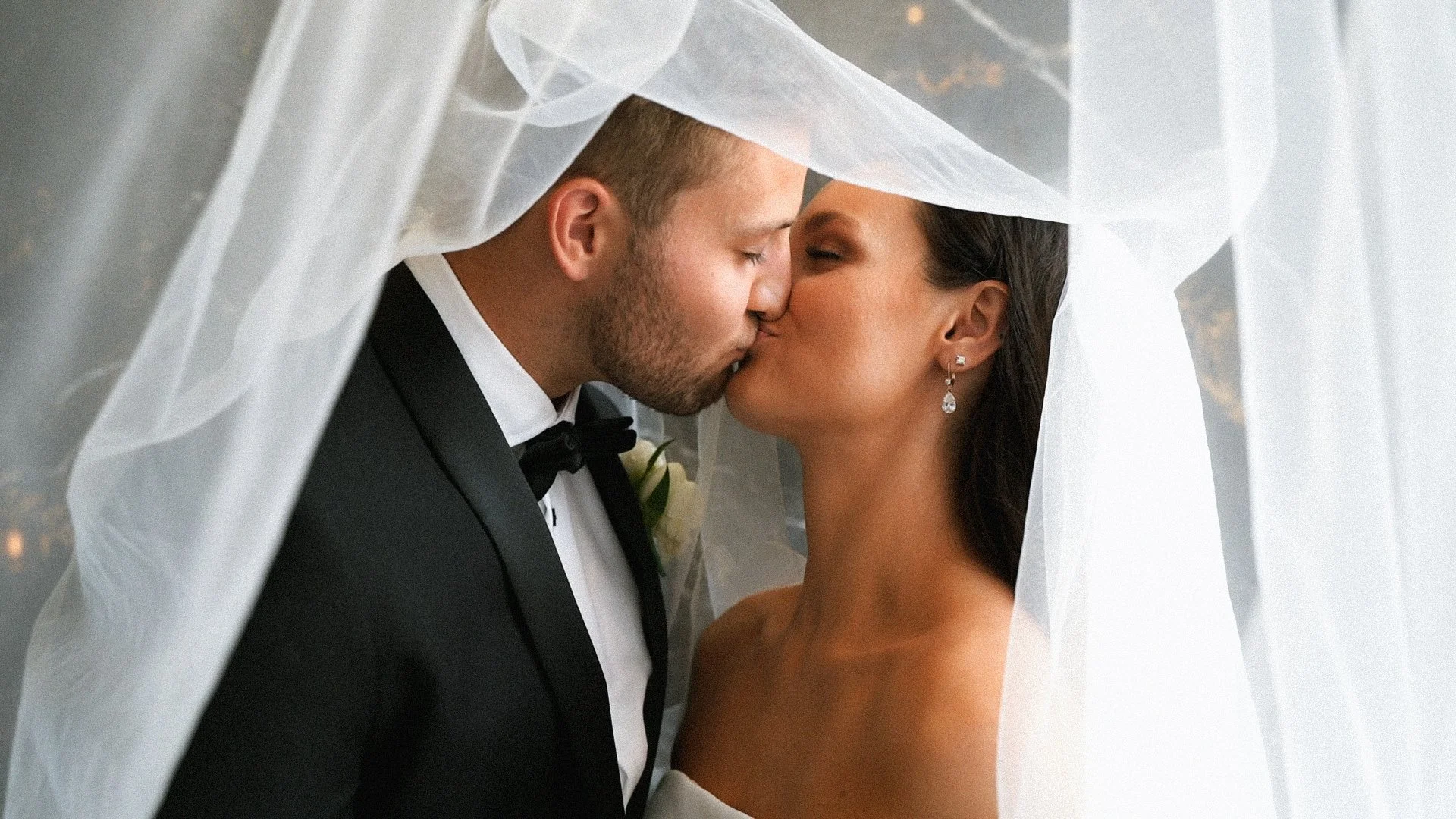 downtown des moines wedding videographer.JPG