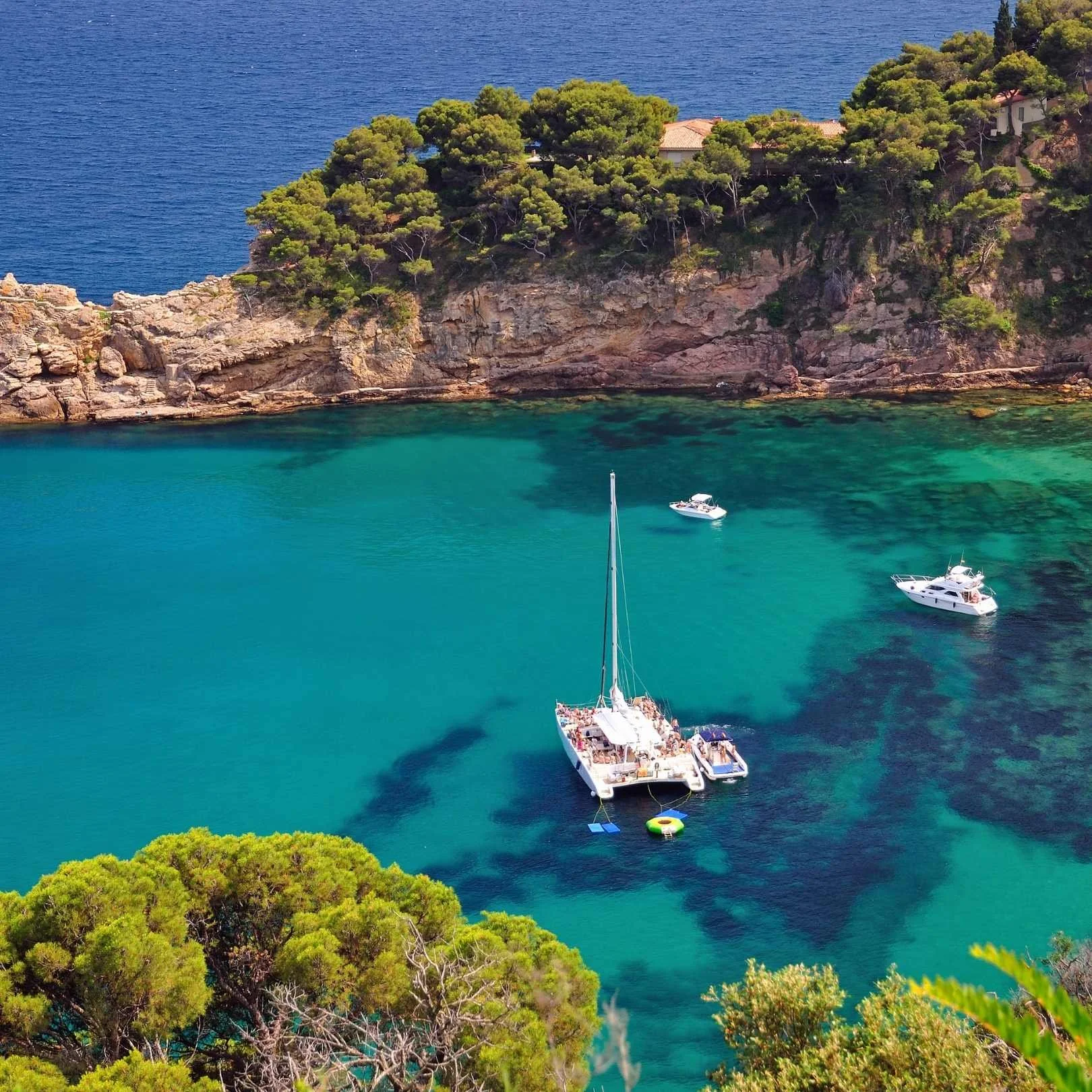 Top 5 Trips to Spain for Women Travelers 