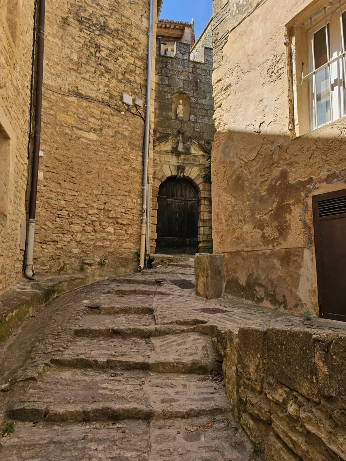 women_s france tour provence village visits.jpeg