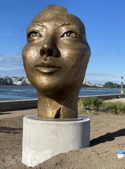 5 bronze sculptures, 3 stainless steel spheres, walkway and plaza with plaques.