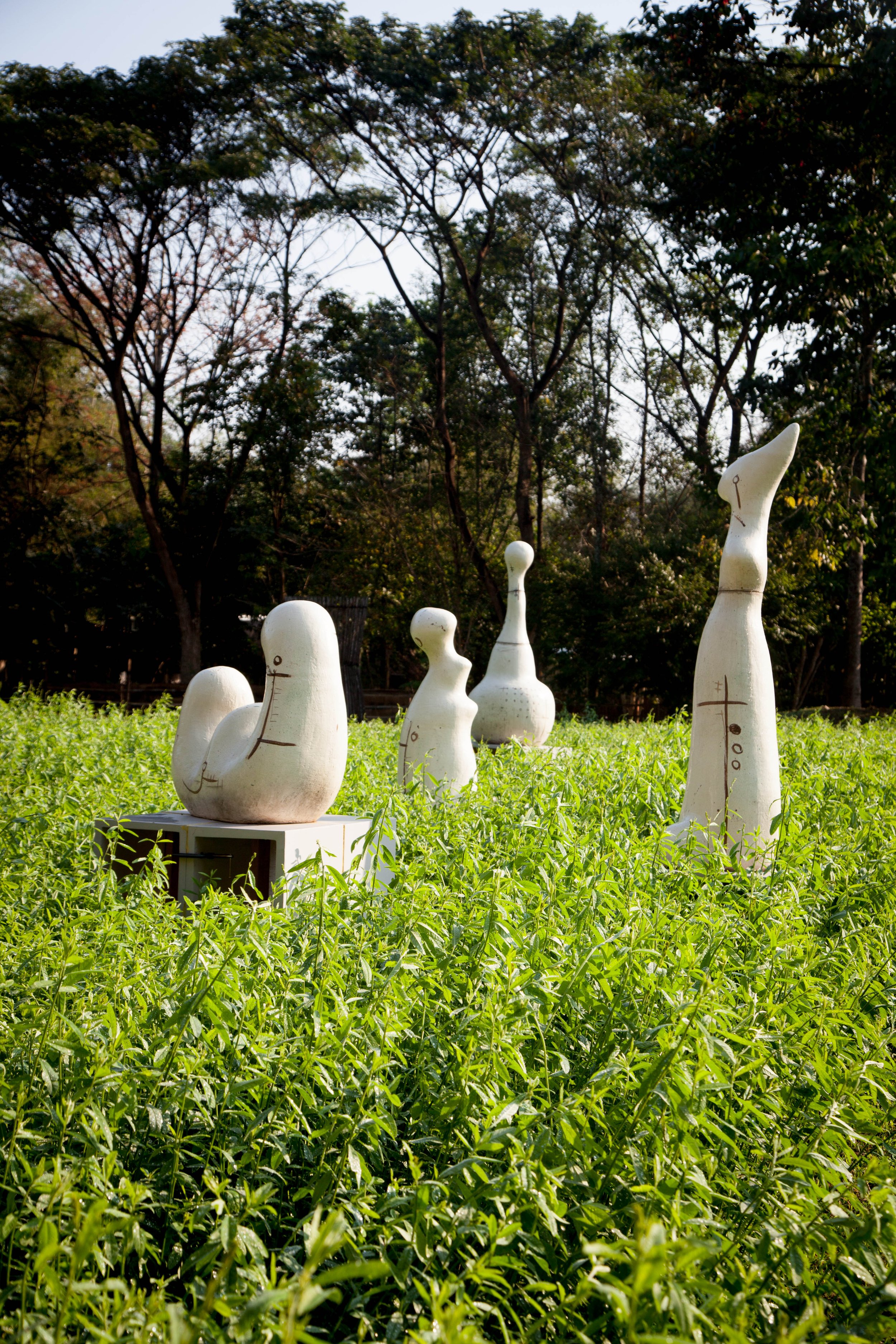 Public sculptures by Udom Udomsrianan. Image courtesy of BurgBarnBuri Art Space.&nbsp;