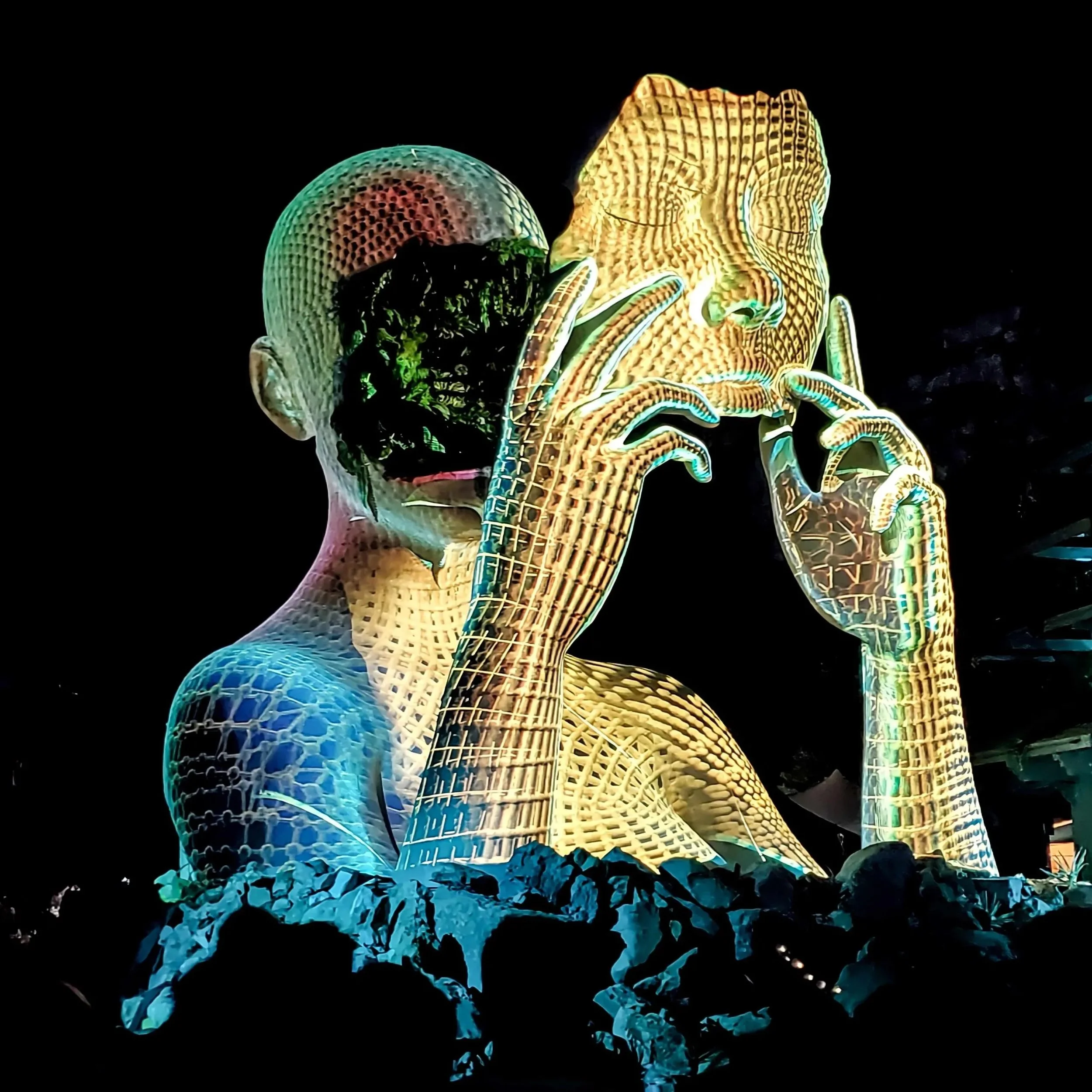 Where Light & Art Meet: Daniel Popper’s Illuminated Sculptures