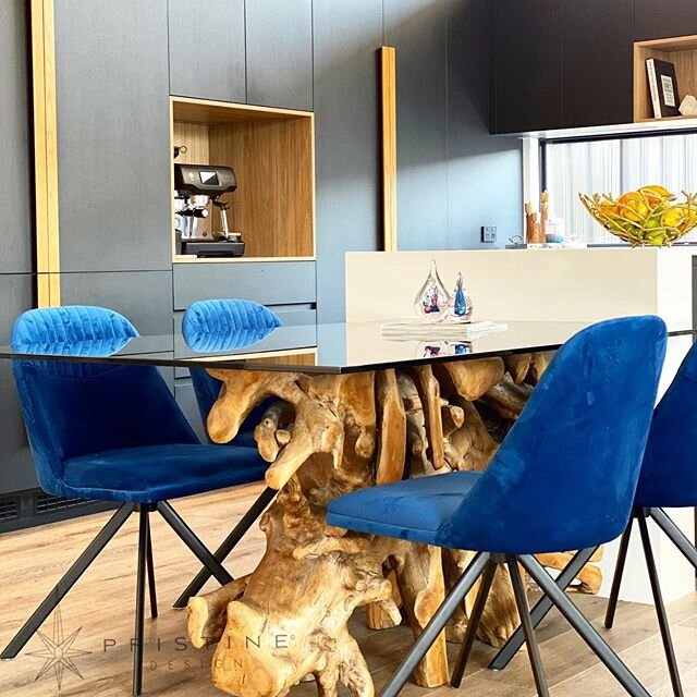 || ҡıṭċһєṅ Ԁєṡıɢṅṡ || # .
.
.
. . . 
#wineanddine  #interiorheaven #homeinspo #roomdeco #myhouse #lights #ornaments
#australianinteriors #pristinevibe #sydneylife #dreamrooms #loveraw #kitchendesign #kitchendecor #brass #wood #pristinedesign #interio