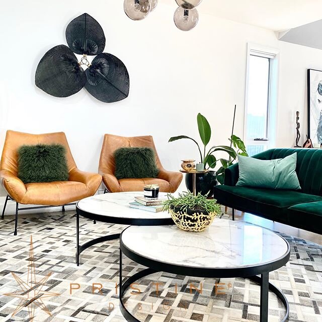 || Ŀıṿıṅɢ ŗọọṃ Ԁєṡıɢṅ || .
.

#pristinevibe #interiorheaven #homeinspo #roomdeco #myhouse #lights 
#australianinteriors #pendantlights #gold #sydneylife #dreamrooms #loveraw #living #interiordesign #howyouhome #interiorinspo #interiorarchitec