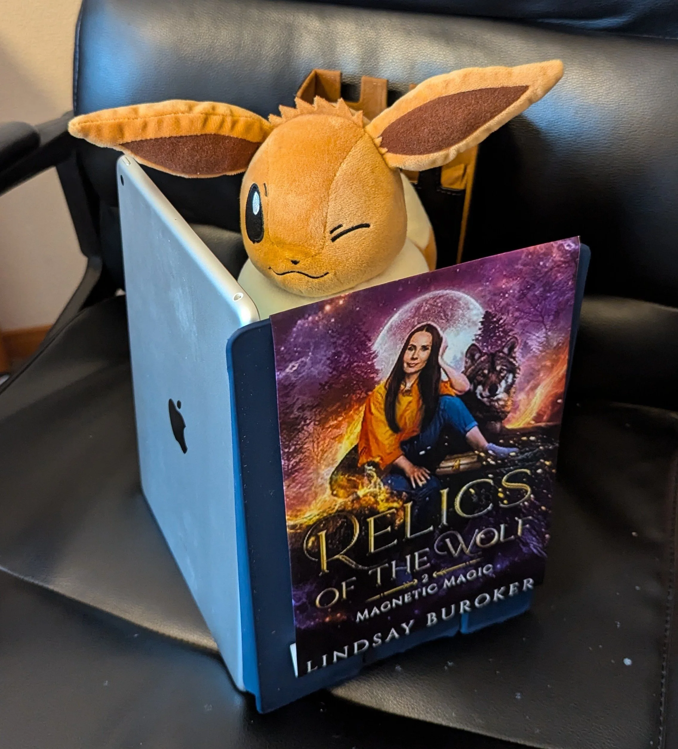Relics of the Wolf (Magnetic Magic, Book 2)