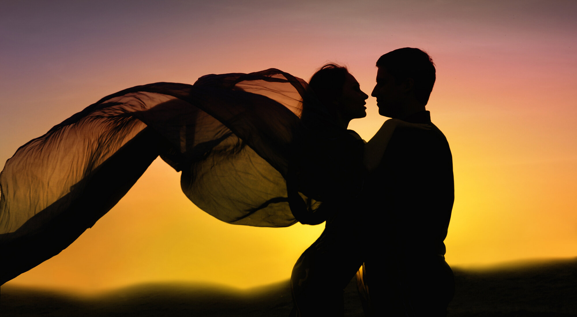 Romance-Couple-Dancing-in-Love-Sunset1.jpg