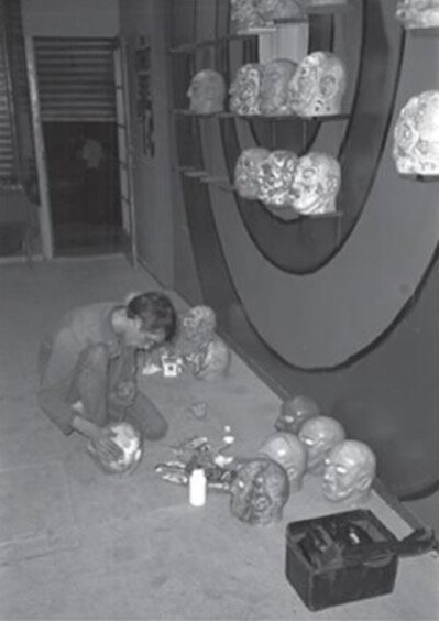  David installing the plaster heads at Civilian Warfare, 1984. Photo: Philip Pocock         
