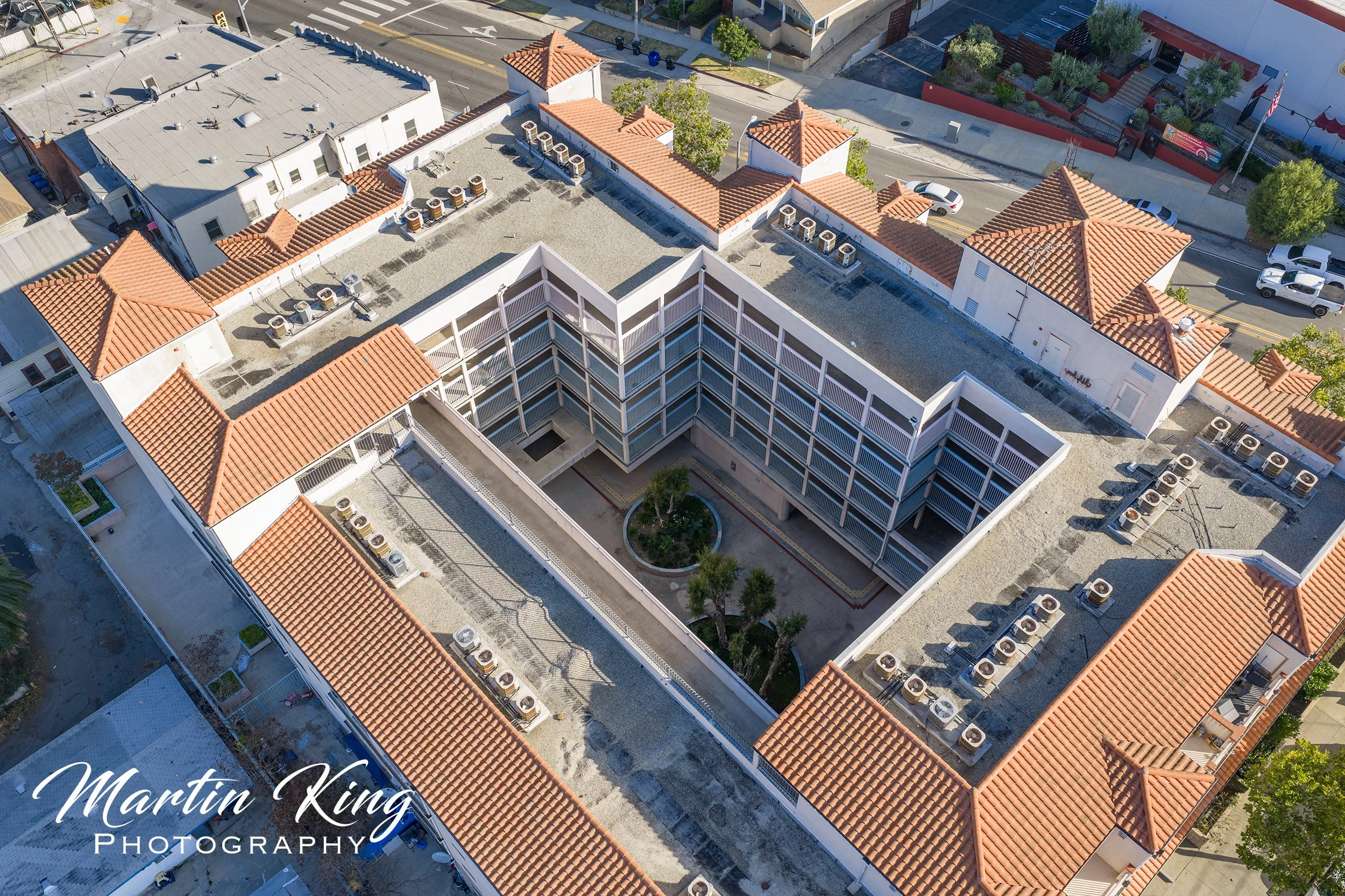 gloria_courtyard1_wm.jpg