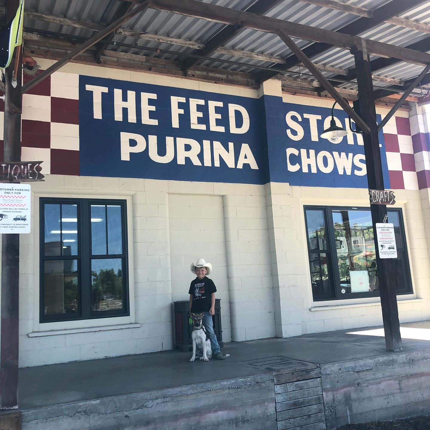 Yesterday we did a little visit over to one of our favorite spots: @thefeedstoreinc 💚🐴

A lot of us remember coming here as kiddos (now we take our own..) and it&rsquo;s still where we shop. They have feed and so much more!

-Amazing selection of w