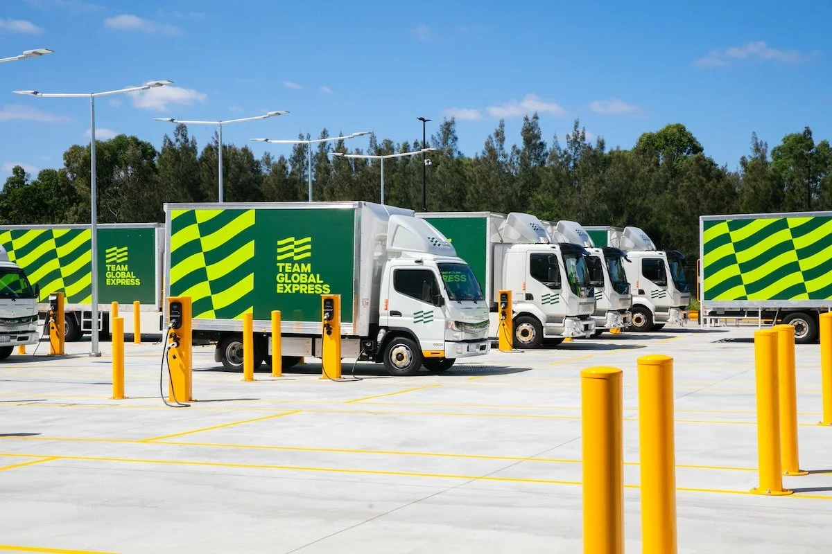 Team-Global-Express-unveils-depot-of-future.jpg