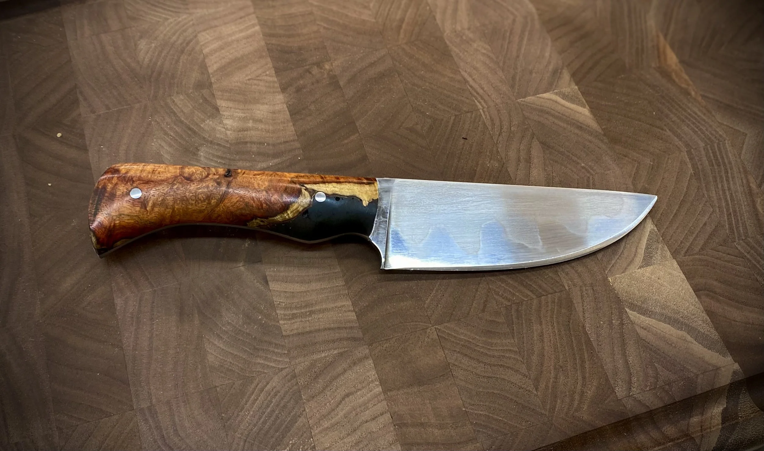 Hunter/EDC Knife – Hamon line Hunter, w/Bloodwood burl handle