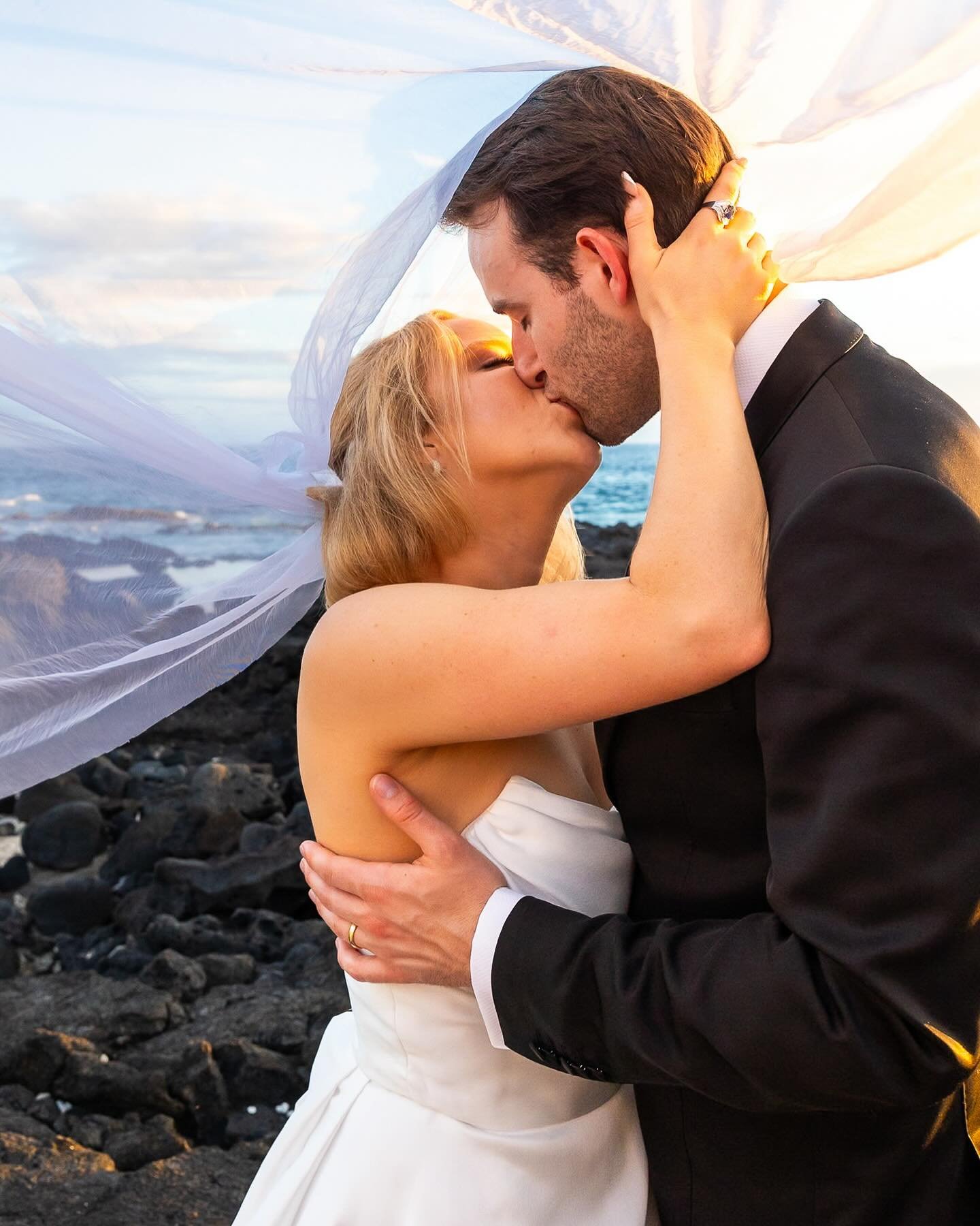 Forever impressed by brides who are excited to scramble on lava rocks to get their dream sunset photos. 🌅 All while still in their perfect dresses and heels
.
.
.
#bigislandwedding&nbsp;#bigislandweddingphotographer&nbsp;#hawaiiweddings&nbsp;#hawaii