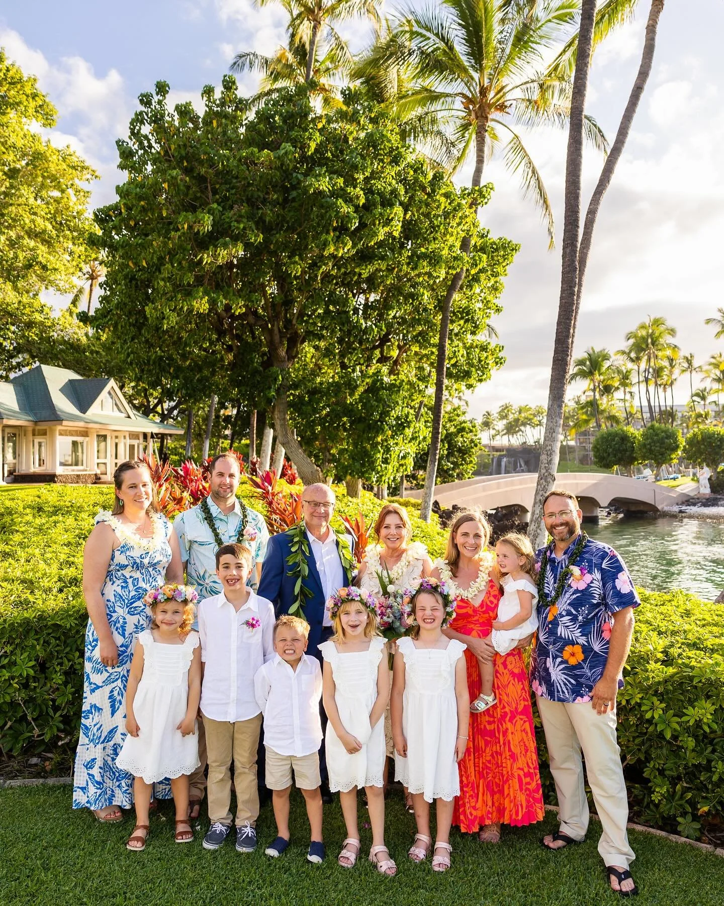 Family Photos are some of the most important photos of the whole wedding day; but with the excitement of the reception so close, lining up for photos might not feel like a top priority at the time.
As your photographer it is my job to be fun, fast an