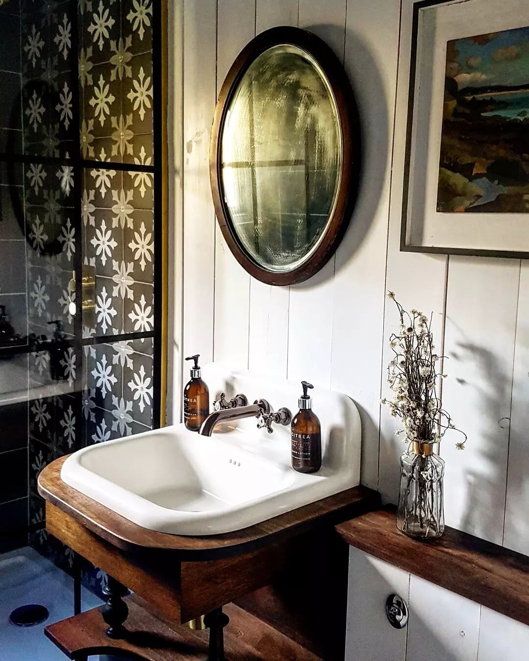 We have some beautiful bespoke pieces of furniture in our two waterside cabins, from repurposed kitchen islands to this gentleman's washstand made from recycled hardwood and an old school washbasin with a generous upstand. We hope that Mr Batman, tha