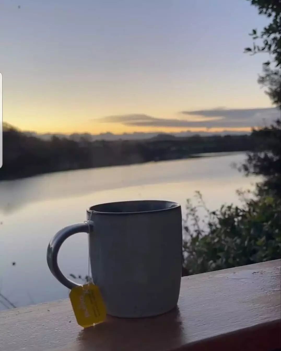 Thanks for capturing the low winter sun @bowcombeboathouse so beautifully last week @niomismart . 

It's such a peaceful place to spend  a couple of days planning new projects, reading a book, trying new gins, making a slow breakfast, watching the ti