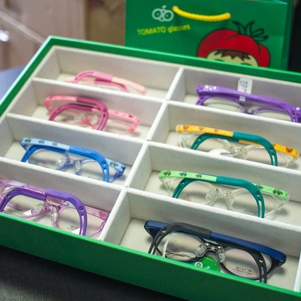 Mix and match as you please! 🌈
-
Did you know that Tomato Glasses temples are interchangeable in and between some ranges? This means you can mix and match your look depending on how you feel and what you want to wear. Pink temples one day, and purpl