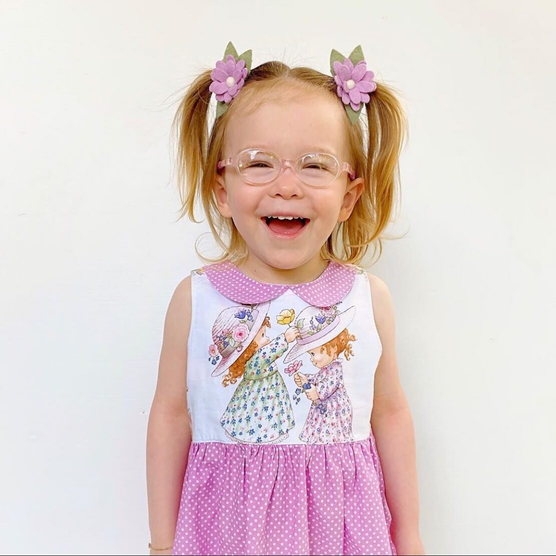 If the Spring weather wasn&rsquo;t enough to brighten your day, we&rsquo;re sure Hazel&rsquo;s smile will be! 💛🌸

So much joy and happiness in one photo @hugo_hazel 💖💖

#tomatoglasses #tomatoglassesaustralia #glasses #eyewear #kidseyewear #kidsfr
