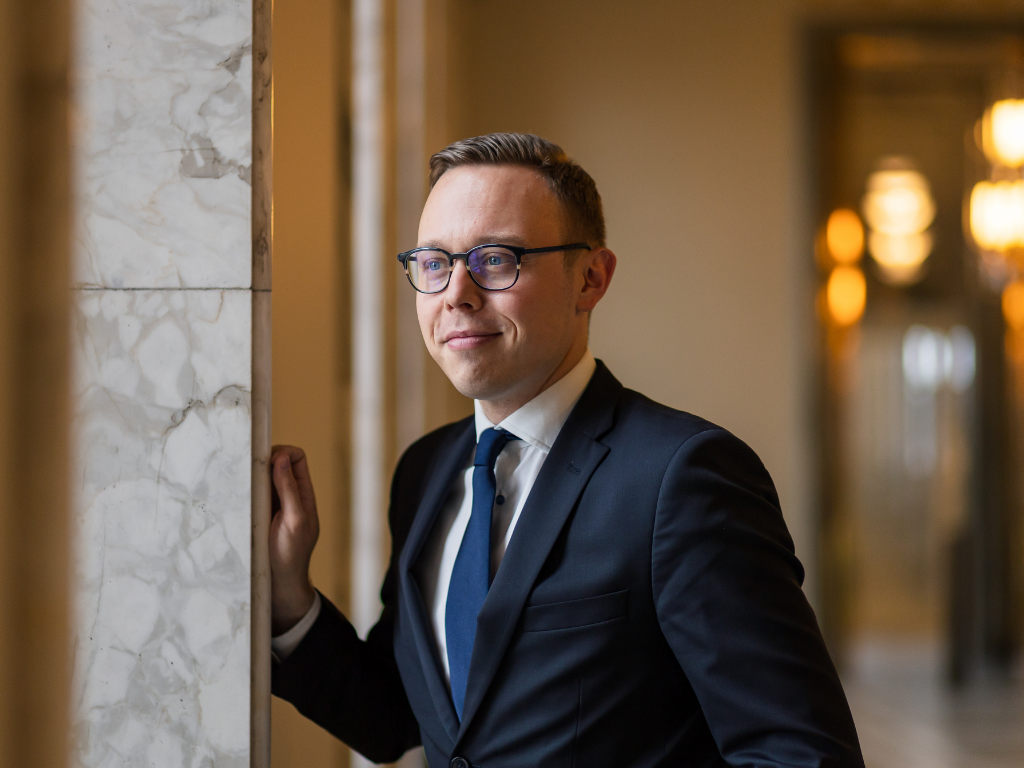 Työministeri Marttinen Seaside Campuksen kummiksi