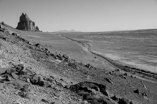 Shiprock in San Juan County, New Mexico. We were on our way somewhere (from somewhere) and just stumbled upon this gorgeous place, not realizing it&rsquo;s a well-known formation. .
.
.
.
.
.
#shiprock #newmexico #sanjuancounty #rockformation #bnw #i
