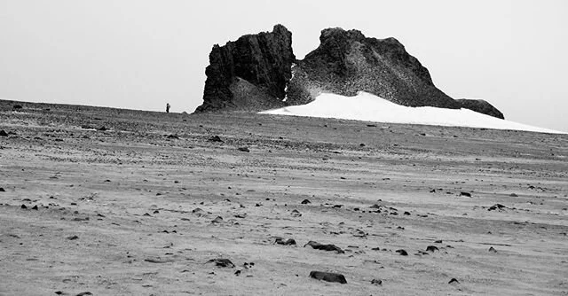 Arctic landscape of Champ Island - Franz Joseph Land - Russia
.
.
.
.
.
.
#photography #landscapephotography #canon #canon7d #arctic #natgeo #minimalism #yourshotphotographer #travel #franzjosefland #russia #travelphotography #ice #atmosphere #bnw #i