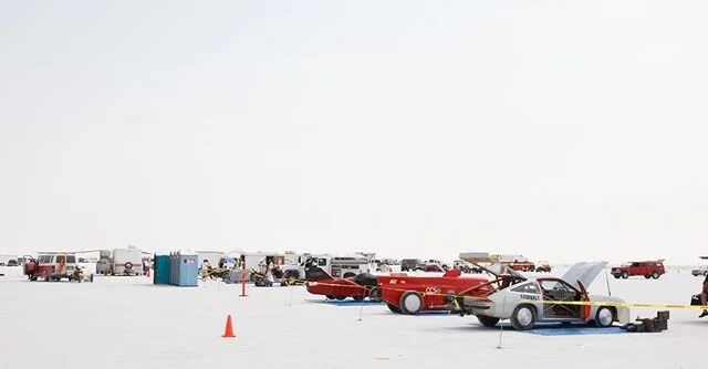 Drag racing on the Bonneville Salt Flats in Utah - one of the widest expanses of nothing on earth. Otherworldly.
.
.
.
.
.
.
#bonnevillesaltflats #utah #dragracing #fastcars #minimalism #yourshotphotographer #natheotravel #travelphotography #roadtrip