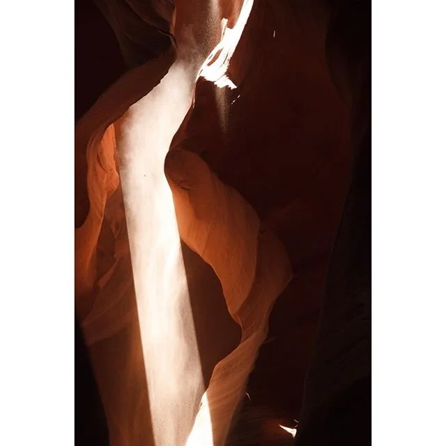 Light, rock and dust - Antelope Canyon, Arizona
.
.
.
.
.
.
#antelopecanyon #arizona #natgeo #yourshotphotographer #travelphotography #naturephotography #canon #canon7d #travel #photography #canyons #rocks #rockformation #abstractphotography