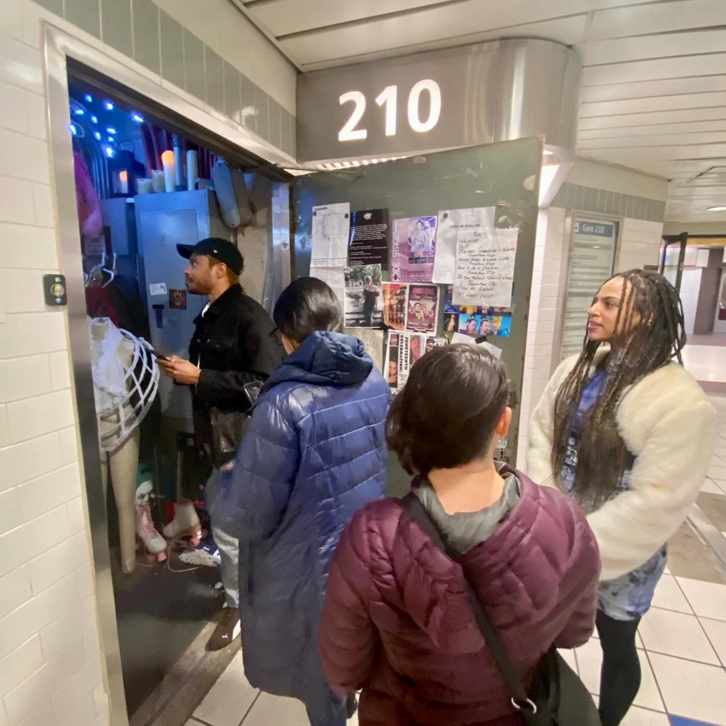 Had a blast with @mishiyalee at THE LOVE SHOW at @thehiddenjewelboxtheater with a special appearance by @cornmo on accordion! We will be back. What a blast of an experience, hidden in plain sight in Port Authority Bus Terminal, right in the heart of 