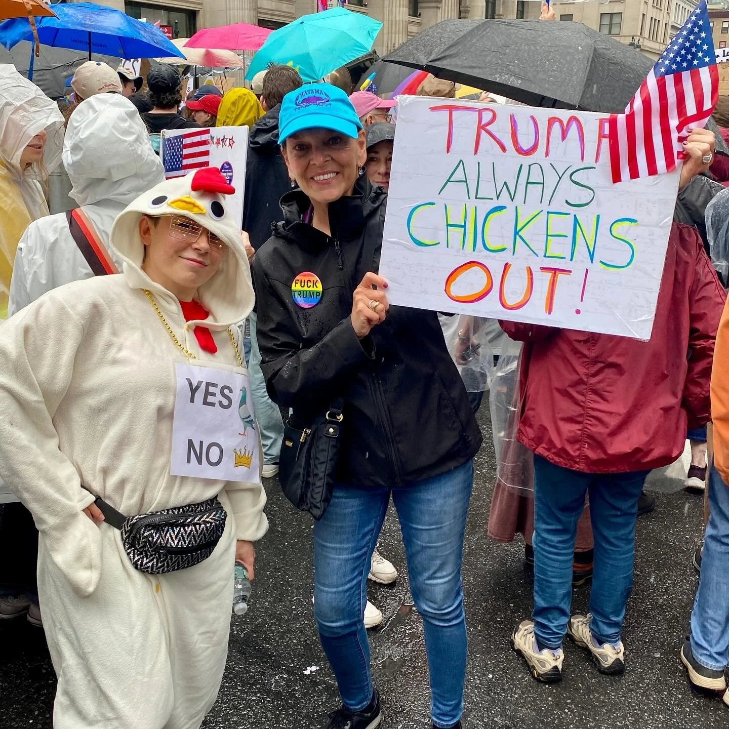 Yesterday @mishiyalee and I dressed for the Pigeon Fest at the @highlinenyc and also for the No Kings March in NYC. Misha was a chicken and I was a dog, both in support of pigeons of course. Misha made signs that read YES PIGEONS, NO KINGS. 

Feels g
