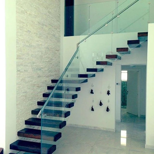 Floating stairs!
#decor #construction #remodel #interiordesign #architecture #luxuryhomes #luxurylivings #luxury #highend #miami #miamibeach #southbeach #aventura #coconutgrove #brickell #miamicontractor #contractormiamidade #homedecor #home #keybiac