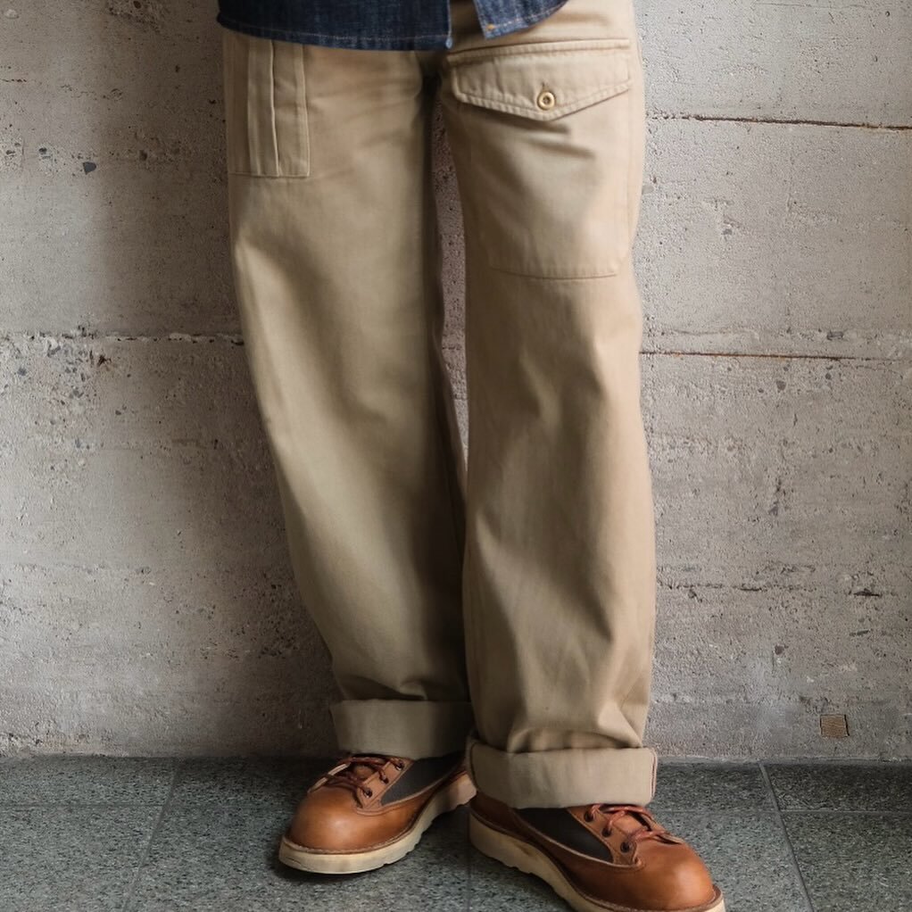 #looksgoodactstough 
- Battle Dress Pocket Chino Fatigues
13.5oz Organic Cotton Selvedge Denim from Candiani Mills, Italy - Sizes 30 - 42
5 Colours - Olive Drab Selvedge detail ➡️
More on these pants inspiration in profile ⬆️

Military Style &amp; Wo