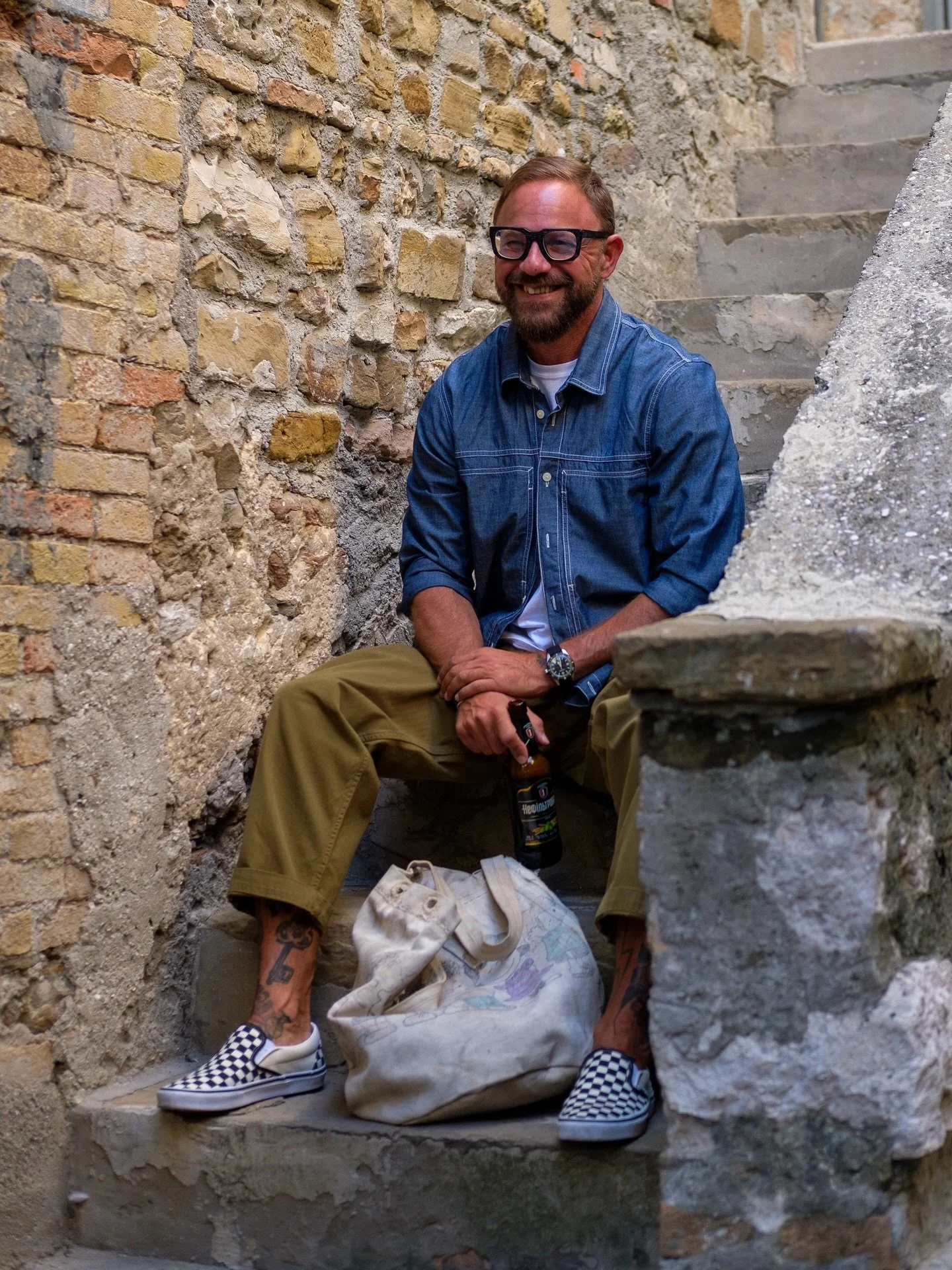 City Styling 🤟
Some important details⬇️ #looksgoodactstough 

- CCC Portland Chambray Long Sleeve
5oz Organic Chambray, light, breathable fabric from (Candiani)
Jail Chest Pockets - so prisoners had nowhere to hide their contraband
Mother of Pearl B