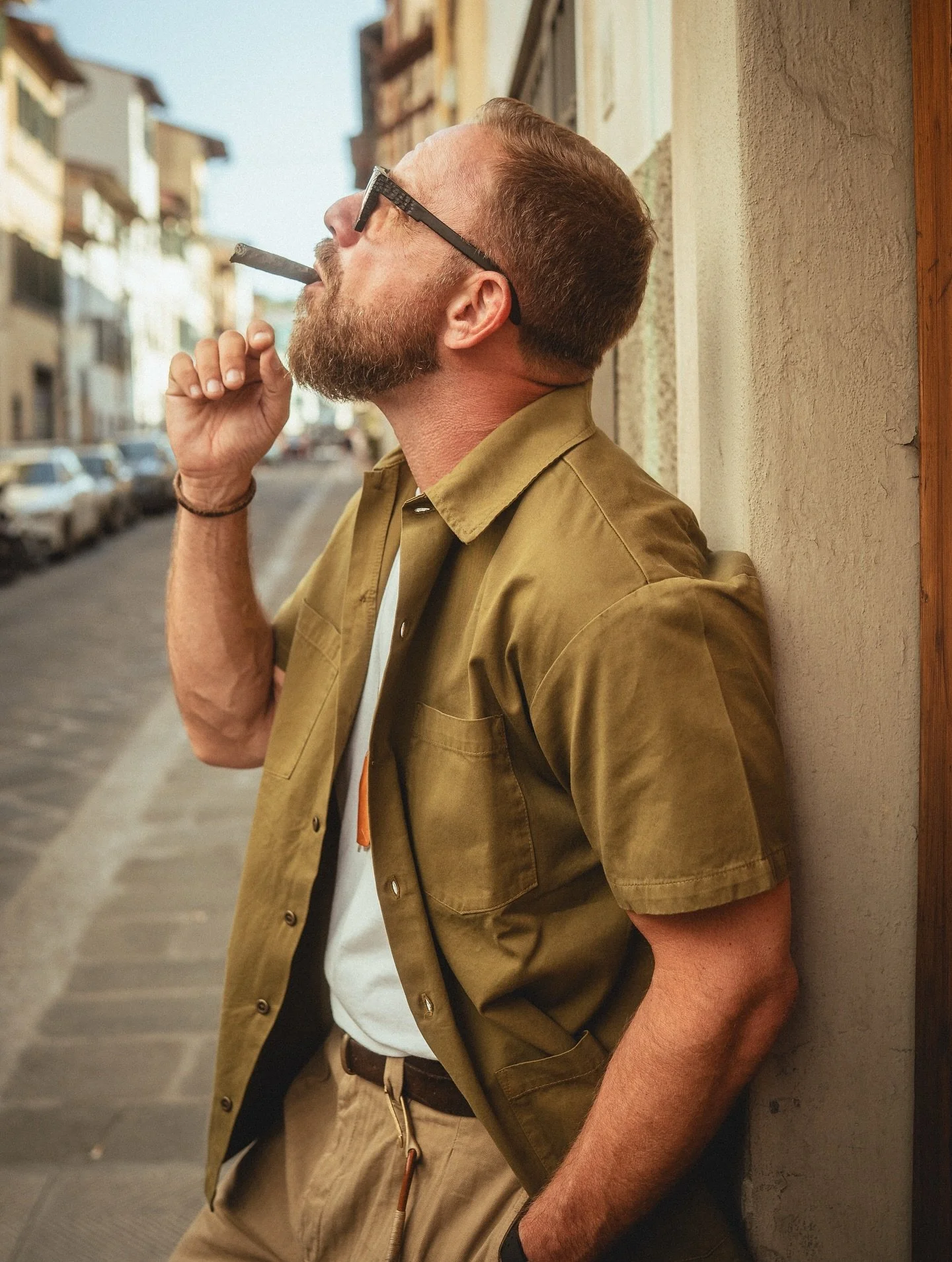 #looksgoodactstough 
Jungle Shirt, here in Olive Green
100% Poplin Cotton 
Sizes S -3XL - also available with 2 pockets - 3 Colours 
Herringbone Twill Cotton Taper Fatigue Pants 
Sizes 30-42 - 4 Colours 
Shoes Huaraches - Mara
2 Colours - Sizes 40-46