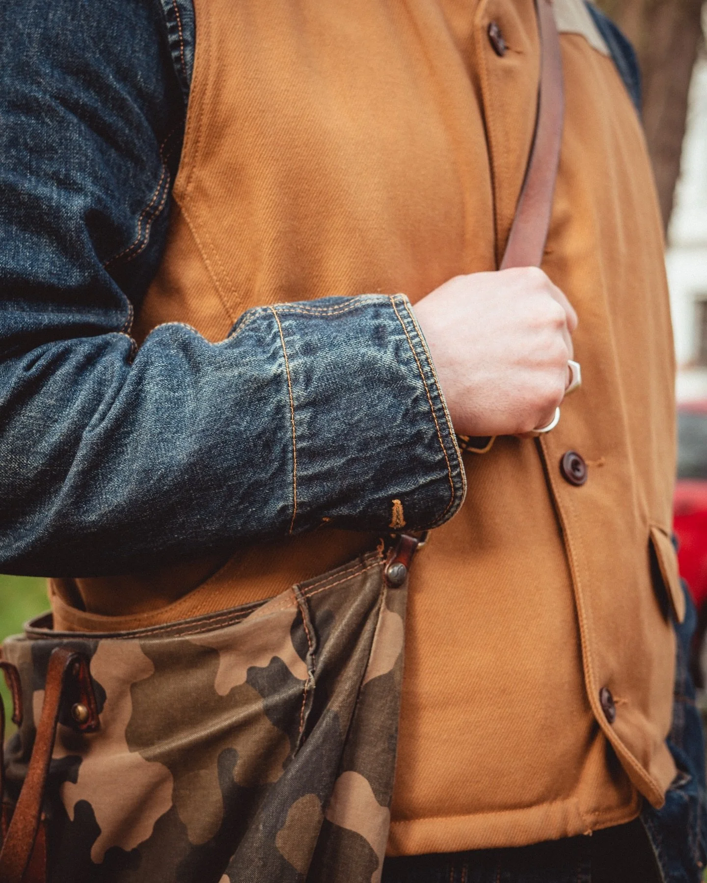 The Western Rugged Dry Waxed Cotton Vest part of our Limited To 100  collection
Available in 2 colours - Tobacco body with light khaki yoke or light khaki body with a tobacco yoke 
The fabric is @halleystevensons 12.5oz dry wax twill with a red blank