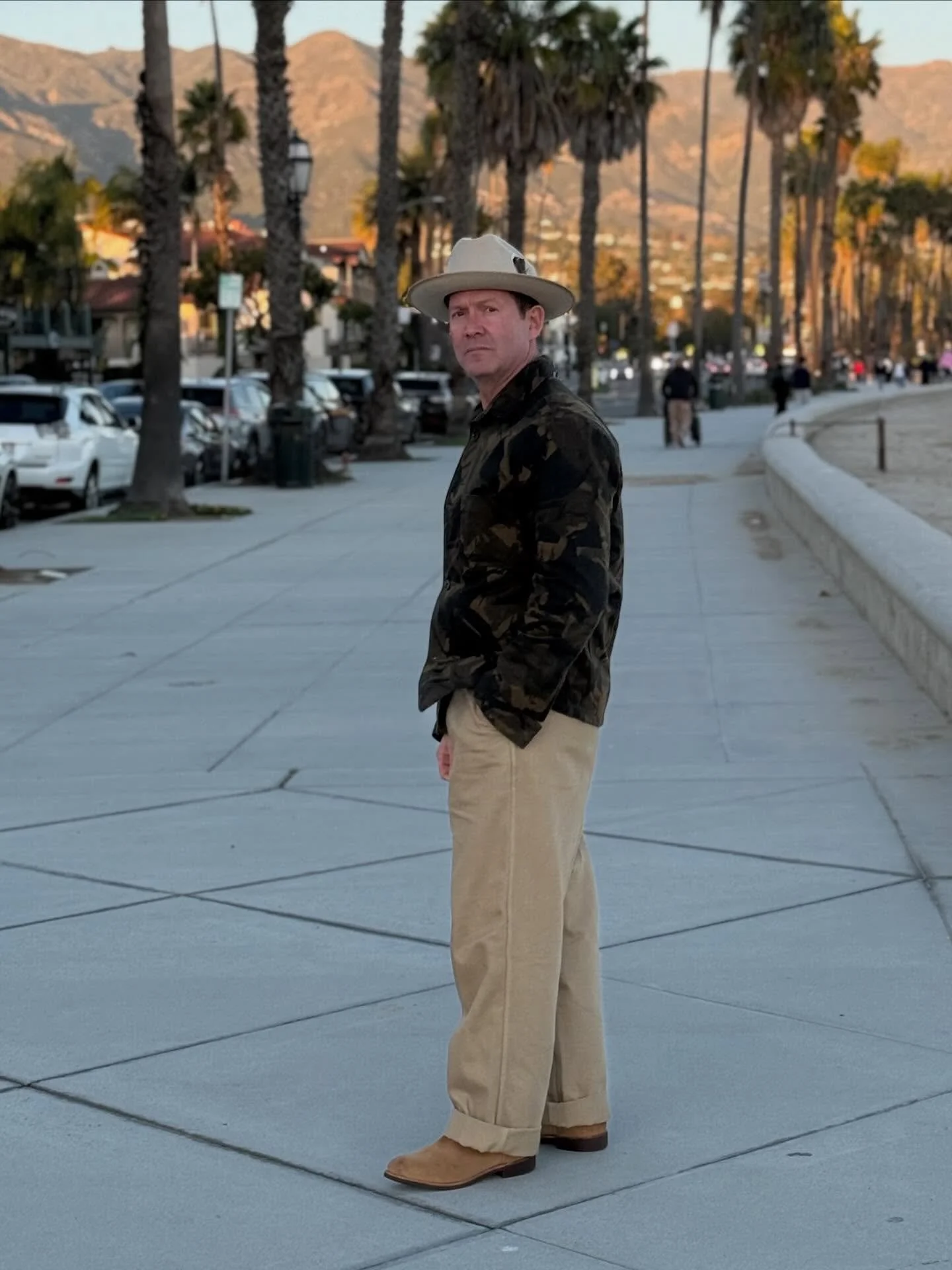 New In &mdash; 1942 US Army Officers ChinosA faithful reproduction of the 1942 US Army issue, built with authenticity and longevity in mind.

Our version stays true to the original using period-correct detailing, style and fit, cut and construction. 