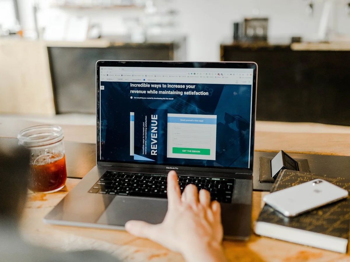 Sales tip: the 3 buying stages and how to sell to them