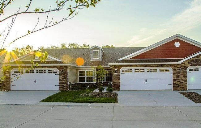 the-hamptons-by-redwood-noblesville-in-building-photo.jpg
