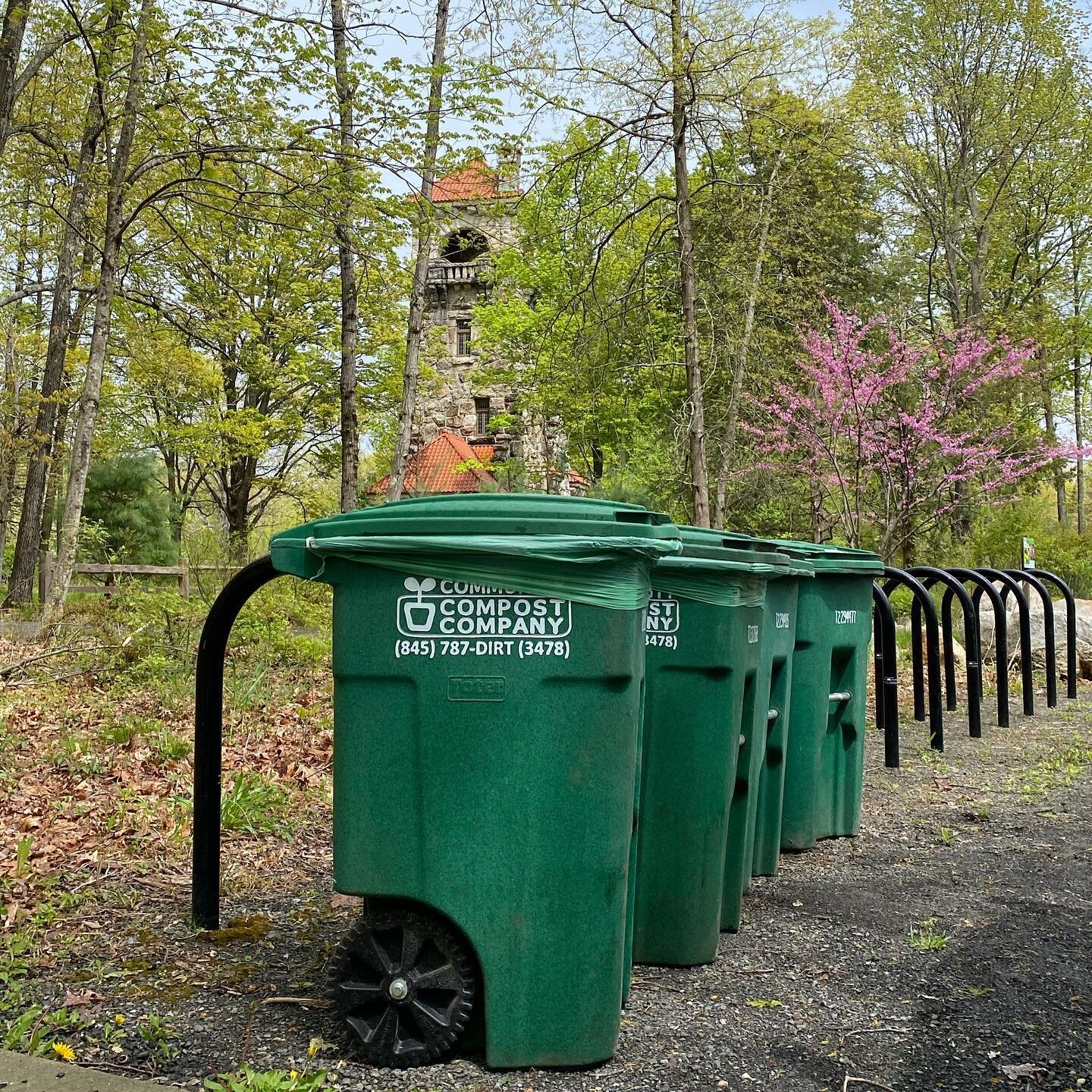 We composted the runners&rsquo; fuel from @rocktheridge50miler last weekend! All of the banana and oranges peels will become fuel for plants via compost. Thanks for making your event sustainable @mohonkpreserve! 🍊🍌♻️🌱
.
.
#compost #composting #roc