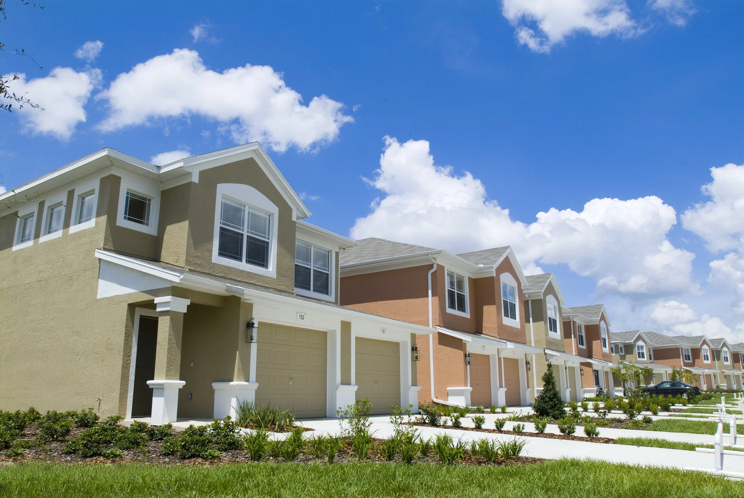 Jonathan Lickstein speaks to the Epoch Times about April Sales Dip and Upcoming Market Moves