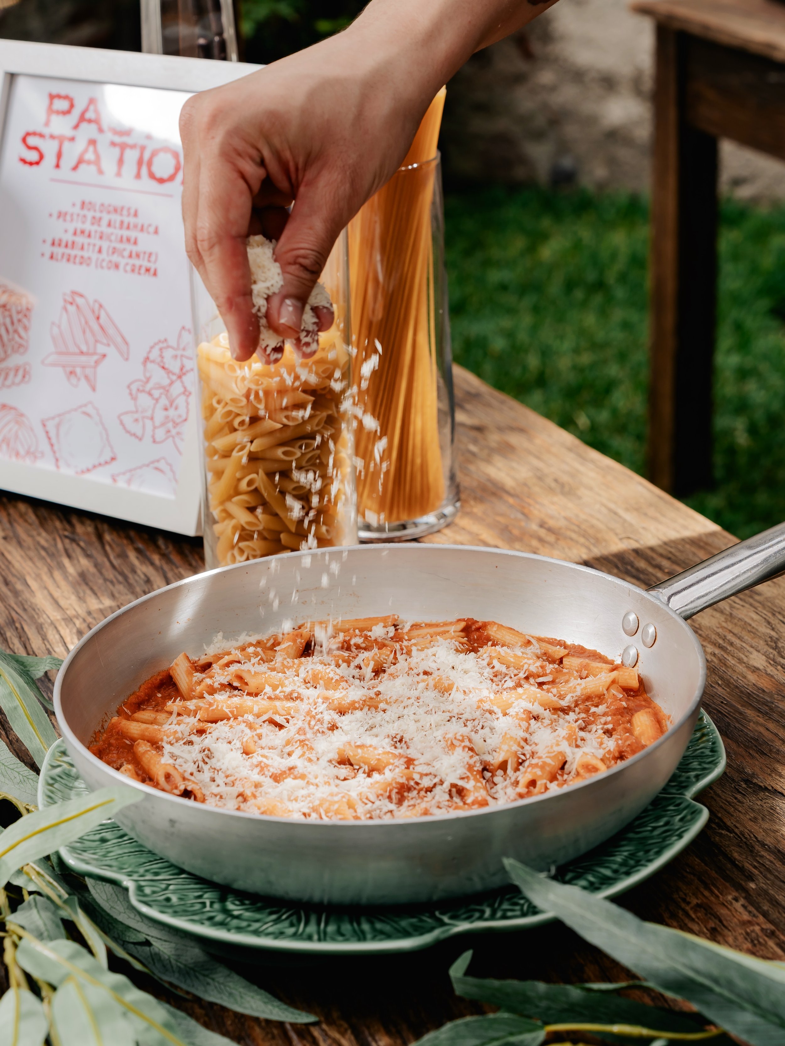 Looking for a menu more aligned with your personality? Celebrate your event with our Specialties Stations - pastas, pizzas, tacos, ceviches&hellip; the combinations are endless 🍝 🍕 🐠
