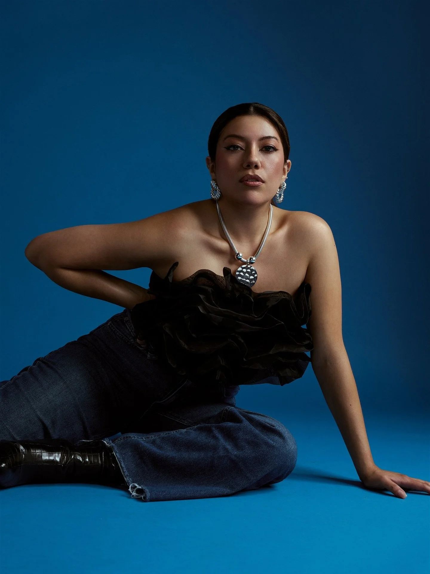 building Jessicas book with a moody & edgy look 💙
Model: @c_h_i_k_a_28 
Hair & Makeup: @kristicosmo 
Shot at: @stoodilydoodleyo 
#fashionphotoshoot #bayareaphotographer #sfphotographer #fashionphotographer #beautyphotographer #laphotograph