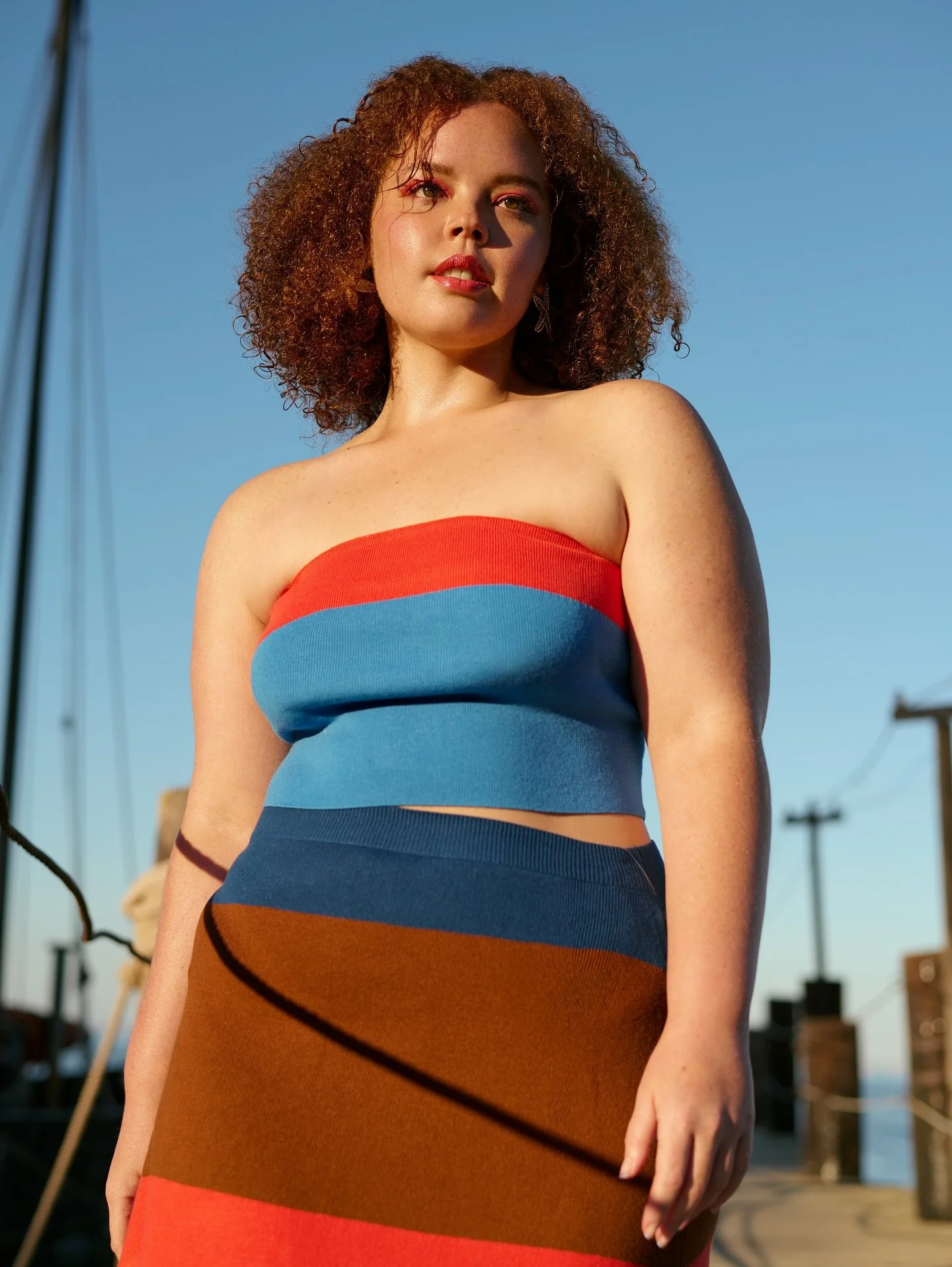 knew this set from @anthropologie was the one for a beachy nautical look 🤩 all of the linear repetition on the dock was a nice added bonus!
Model: @kianakitana_ 
@thebtwn 
Hair & Makeup: @angelawomack 
Wardrobe & Styling: me!!
#fashionphot