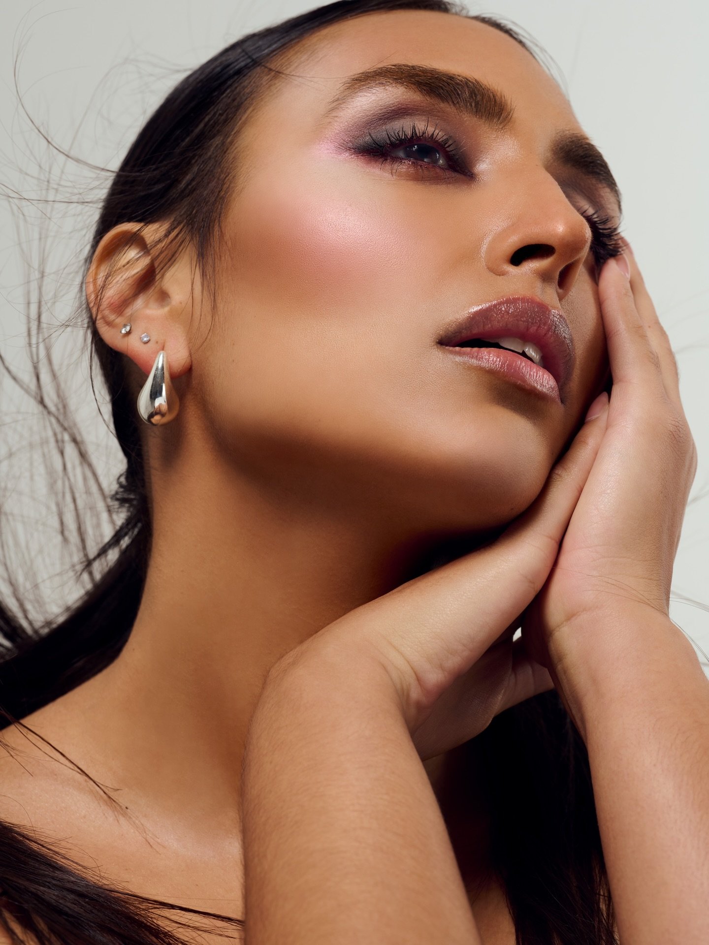 angelic 🪽
Model: @sharontheclaw 
@minellimanagement 
Makeup: @1carolpark 
Hair: @1hugopark 

#bayareaphotographer #beautyphotoshoot #beautyphotography #laphotographer #sfphotographer