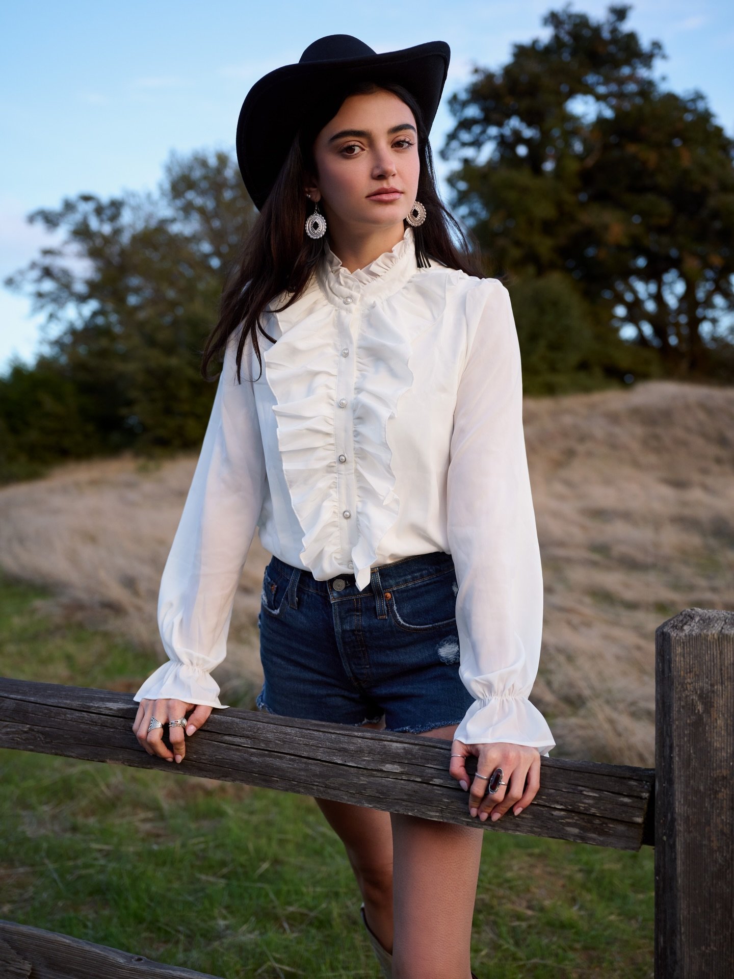 a brisk evening yee-hawing with @royamanshouri 🤠
@af_talent_management 

#bayareaphotographer #fashionphotographer #westernphotoshoot #sfphotographer #beautyphotographer