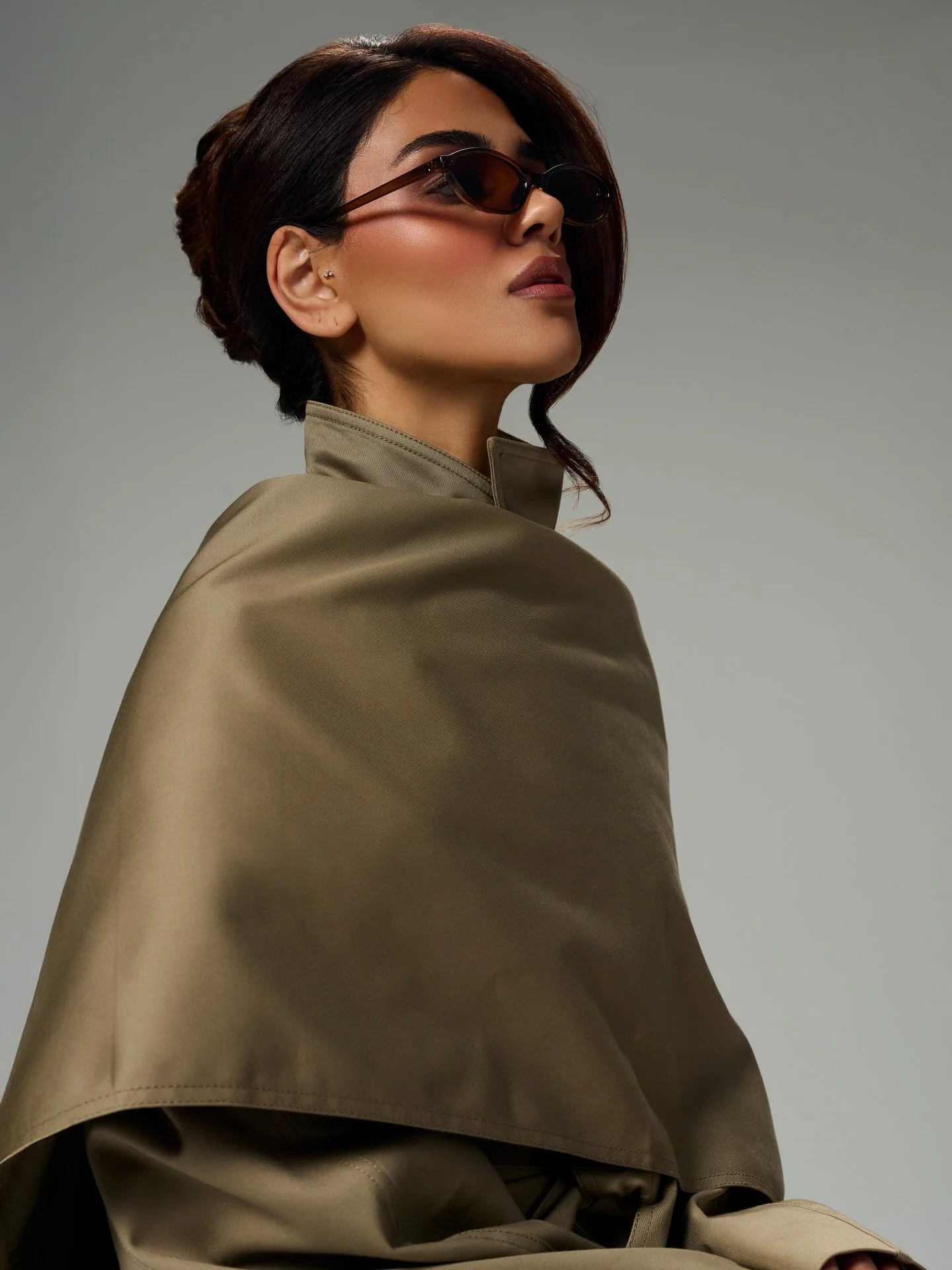 the way I&rsquo;m obsessed with this trench coat 🤩

Model: @ayguniary @raeagency 
Makeup: @fkhbeauty 
Hair: @jennicaleys.artistry 
Wardrobe &amp; Styling: @jhnyduarte 
Shot at: @stoodilydoodleyo 

#fashionphotoshoot #bayareaphotographer #fashionphot