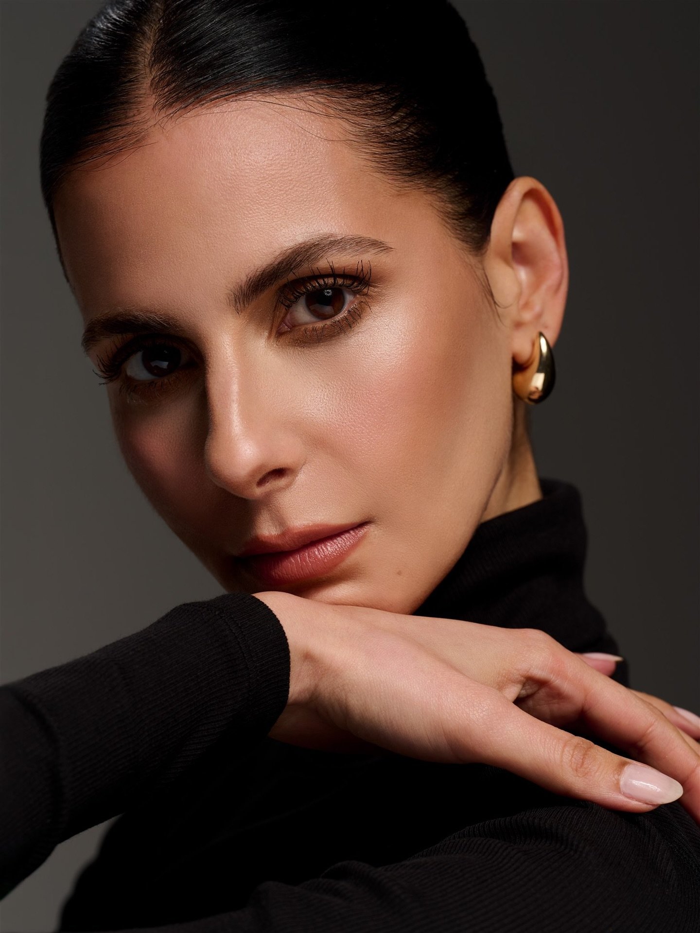 sculpted for @bengi.su.dogan 
@raeagency 
Hair &amp; Makeup: @hairmakeuptaramarshell 
Shot at: @stoodilydoodleyo 

#bayareaphotographer #nikoncreator #sanfrancisco #sfphotographer #beautyphotographer