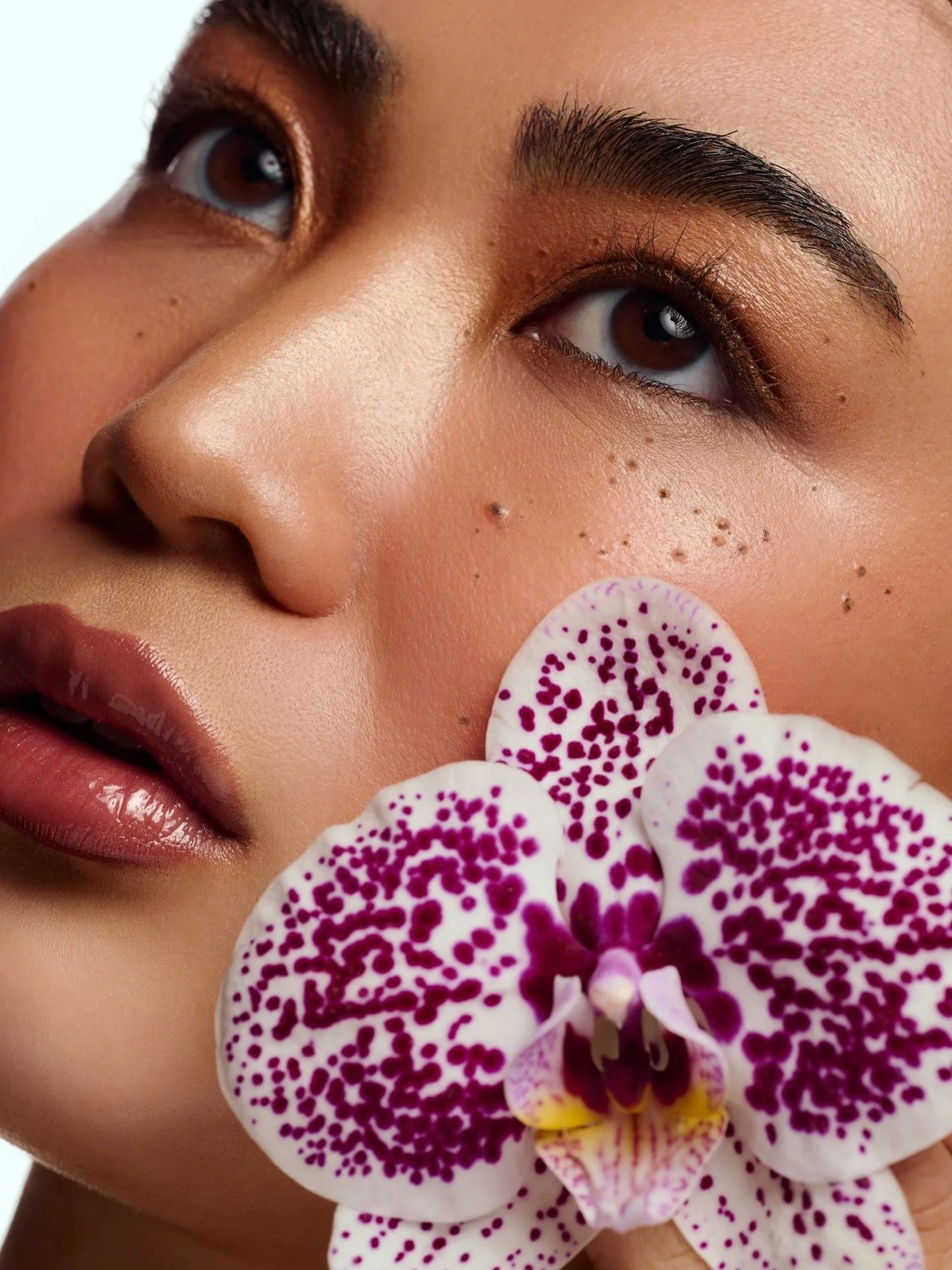 bringing to life a special tribute for @sammiesargent 🌺
@scoutmodelagency 
Hair &amp; Makeup: @instantprettylashes 
Shot at: @stoodilydoodleyo 

#bayareaphotographer #sfphotographer #beautyphotography #beautyphotographer #nikoncreator