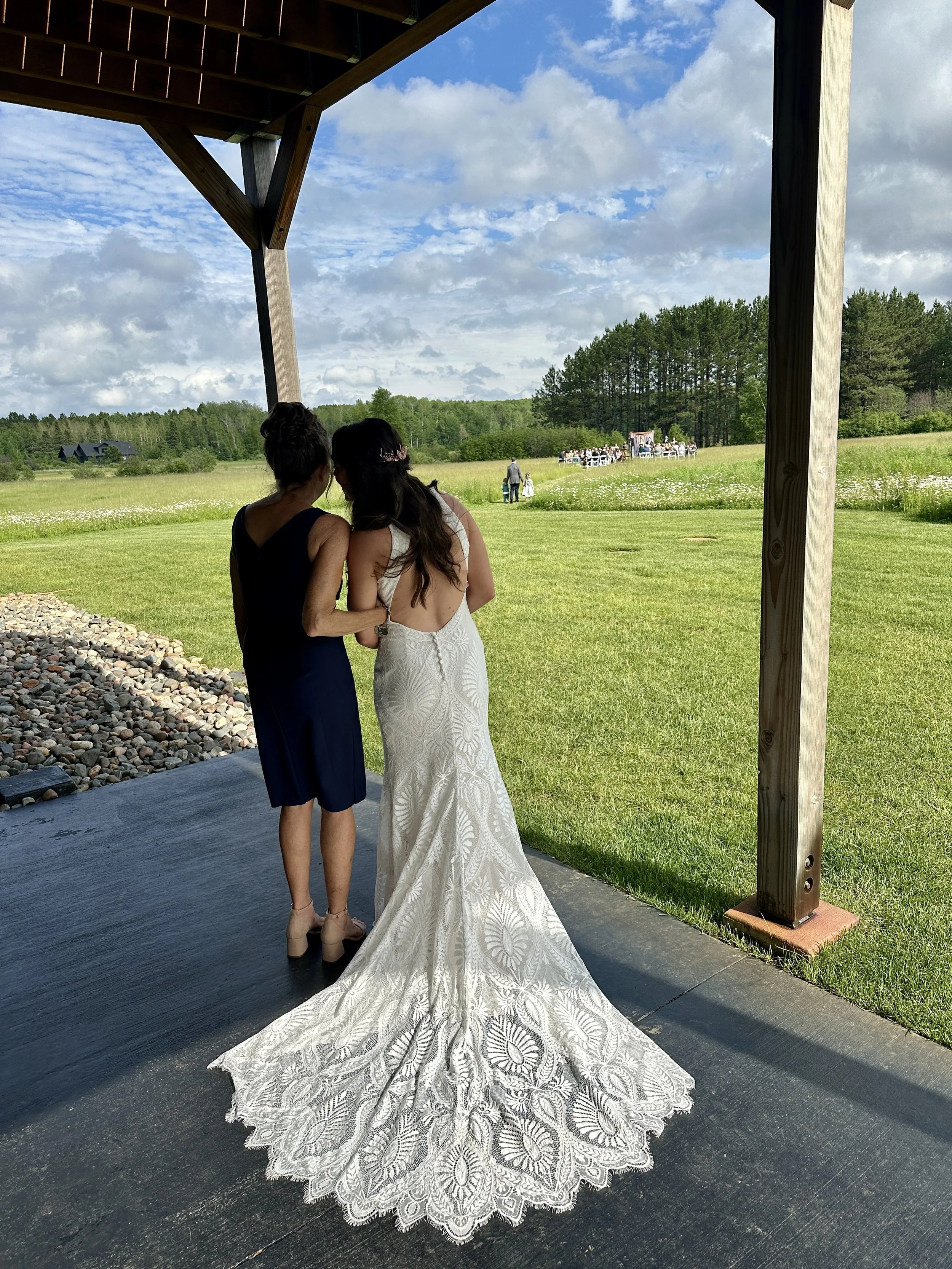 Beautiful moment before Mom walks her daughter down the grassy isle at Ivy Black