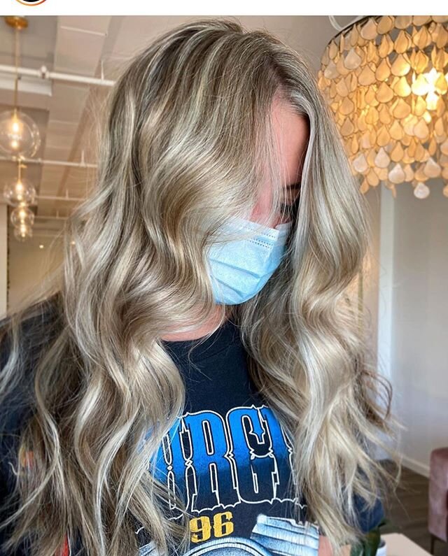 She&rsquo;s so cool I wanna be just like her 🏍🏍🏎.
.
Color by @teasybreezy.ct style by @hairbycara_b .
.
#fairfieldcounty #fairfield #fairfieldct #cthair #cthairsalon #blondie #blondehair #blonde #blondebalayage #blondehighlights #blondehairdontcar