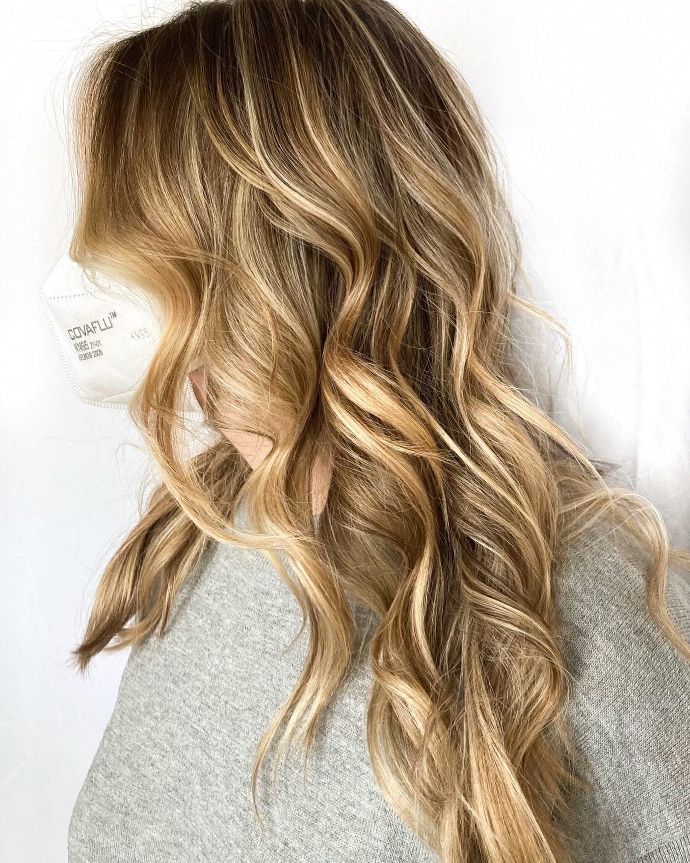 Wowed by this beautiful dimensional custom highlight by @stephariabeauty 👏👏.
.
.
#fairfield #fairfieldct #fairfieldmoms #fairfieldhairstylist #fairfieldhair #fairfieldsalon #cthair #cthairstylist #cthairsalon #cthaircolor #ctblonde