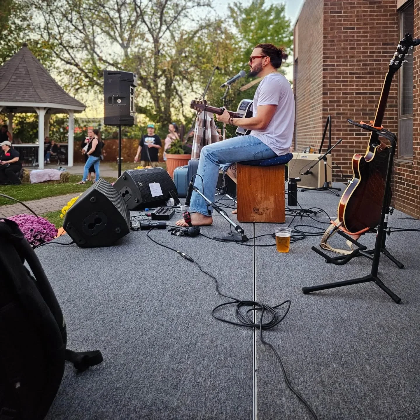 Thanks for the gr8 vibes this weekend ya'll! Great times on home turf as always! 🍻🥳🍺

#renfrewcraftbeerandfoodtruck #renfrewontario #canadianmusic